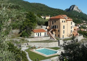 Xtrallusion offers independent self-guided Walking, Adventure, Activity, Skiing and Paragliding Holiday itineraries on the Italian Rivieras, in the Italian Lakes, in the Italian Alps and in some of the most beautiful corners of Italy.